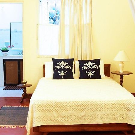 Charming Homestay By The Beach Дехивала-Маунт-Лавиния Экстерьер фото