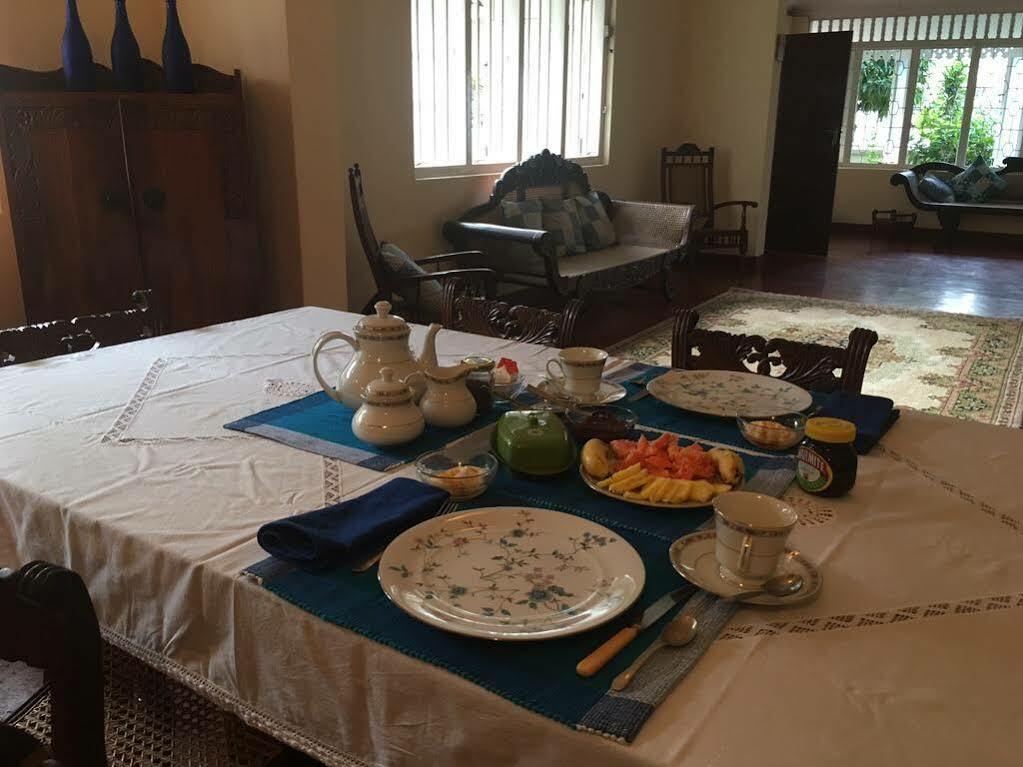 Charming Homestay By The Beach Дехивала-Маунт-Лавиния Экстерьер фото